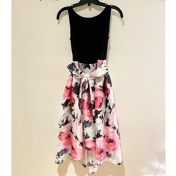SLNY Dresses & Skirts - ❤️ SLNY Floral Print Hi-Lo Fit & Flare Wrap Dress